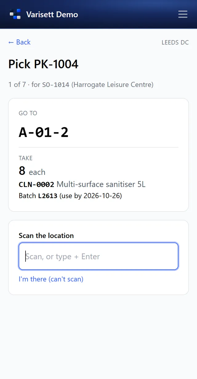 Picking on the scanner: go to the location, take the quantity, here the batch with the earliest use-by date. Shown with example data.